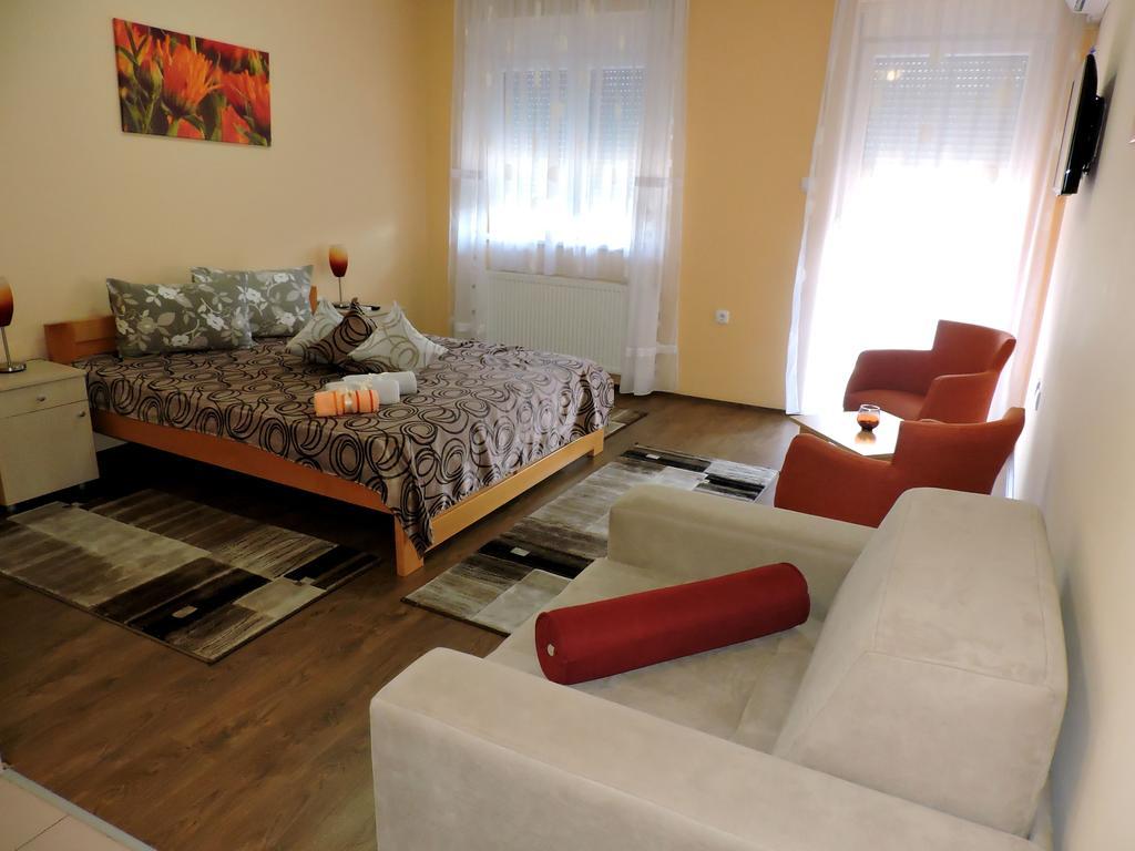 B&B Zmajevo Gnezdo 021 Sremska Kamenica Bilik gambar