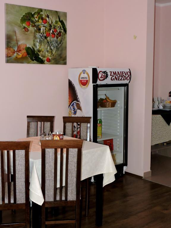 B&B Zmajevo Gnezdo 021 Sremska Kamenica Luaran gambar