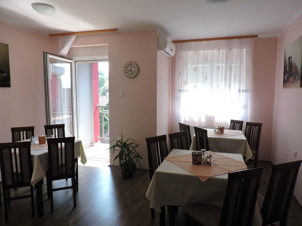 B&B Zmajevo Gnezdo 021 Sremska Kamenica Luaran gambar