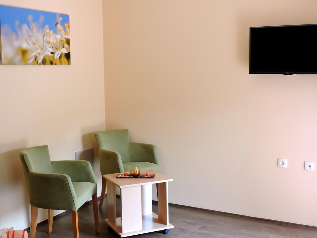 B&B Zmajevo Gnezdo 021 Sremska Kamenica Bilik gambar