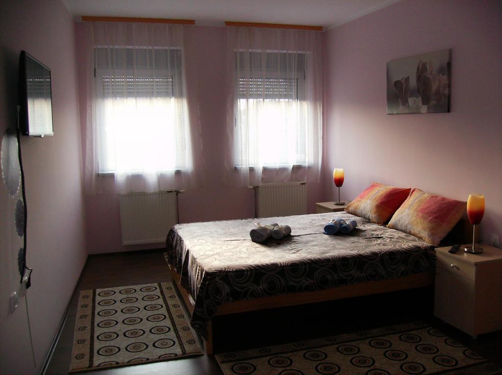 B&B Zmajevo Gnezdo 021 Sremska Kamenica Bilik gambar