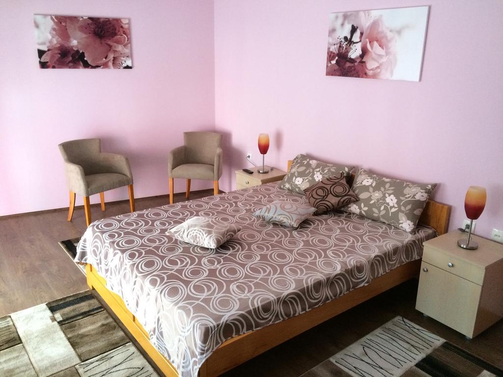 B&B Zmajevo Gnezdo 021 Sremska Kamenica Bilik gambar
