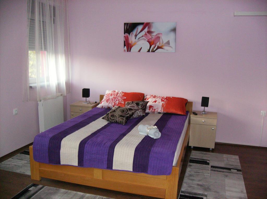 B&B Zmajevo Gnezdo 021 Sremska Kamenica Bilik gambar