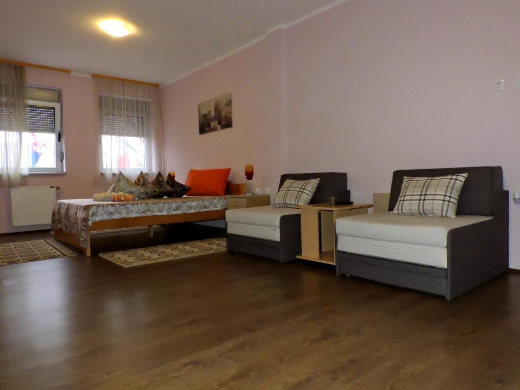 B&B Zmajevo Gnezdo 021 Sremska Kamenica Luaran gambar